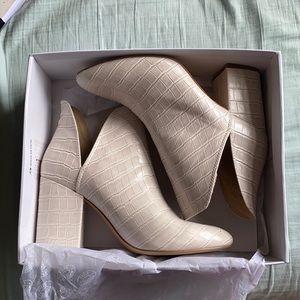 BRAND NEW STEVE MADDEN BOOTIES